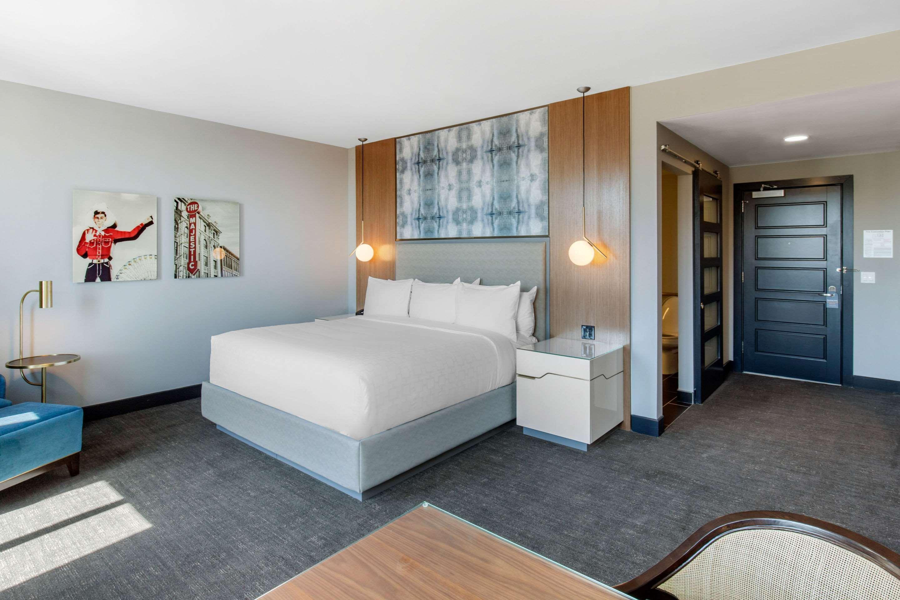 Hotel Renaissance Saint Elm Downtown 4*