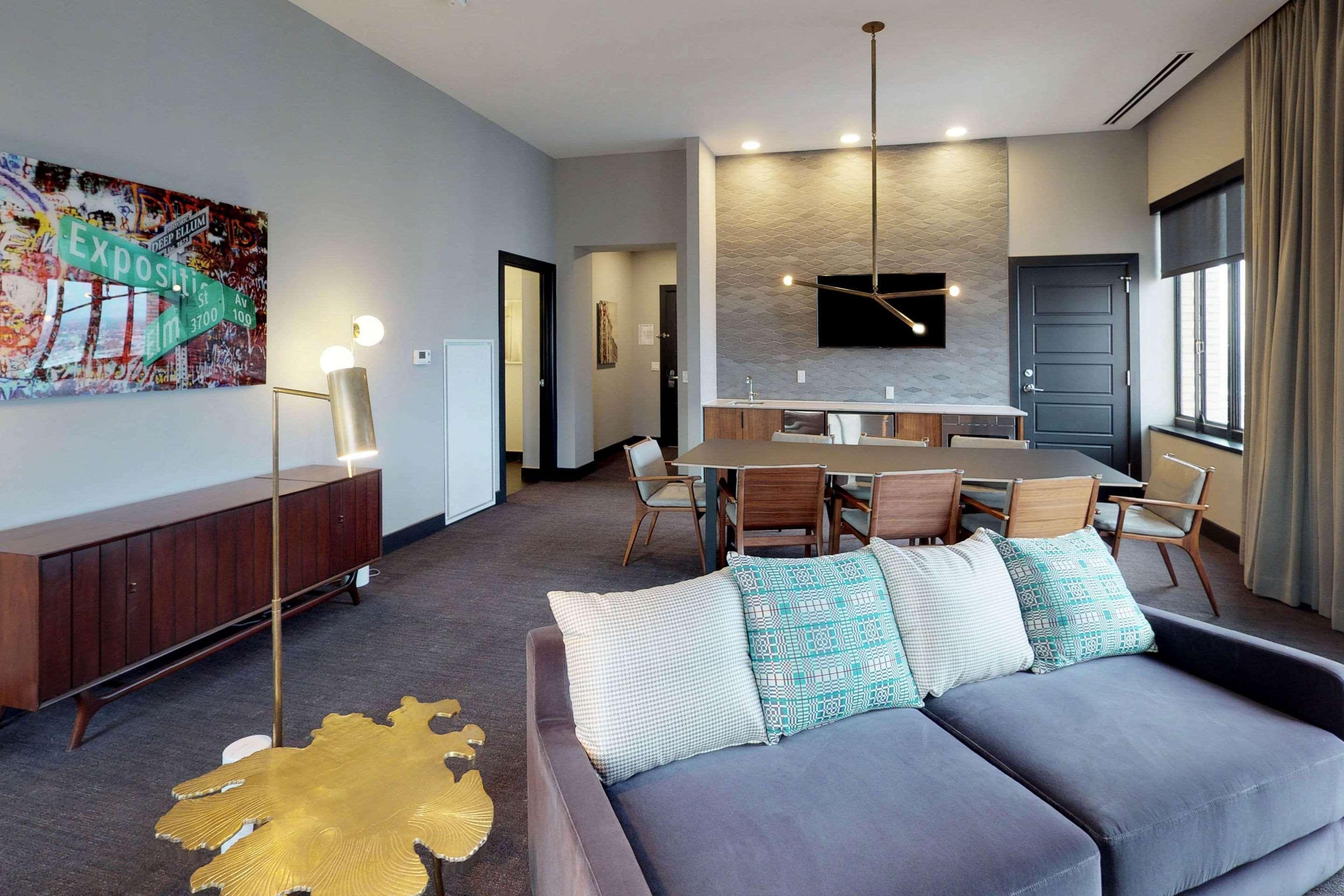 Renaissance Saint Elm Downtown