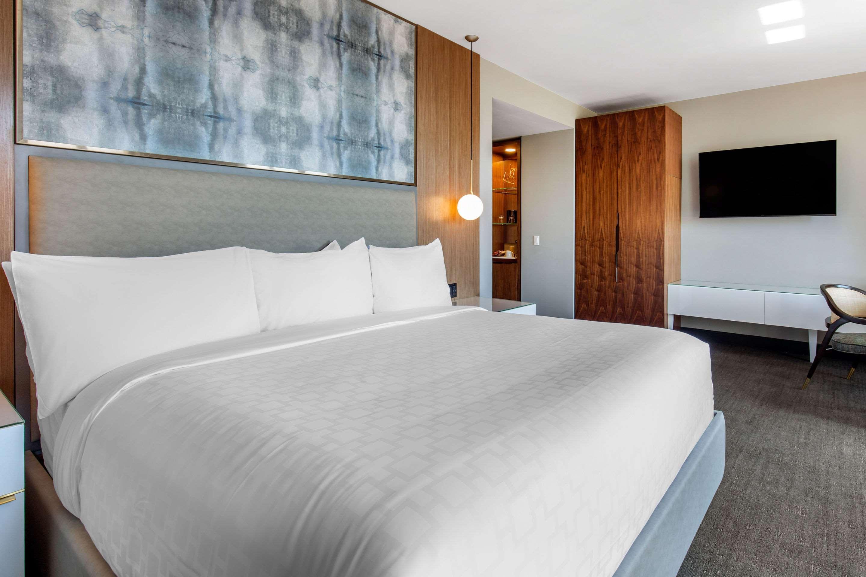 Renaissance Saint Elm Downtown 4*