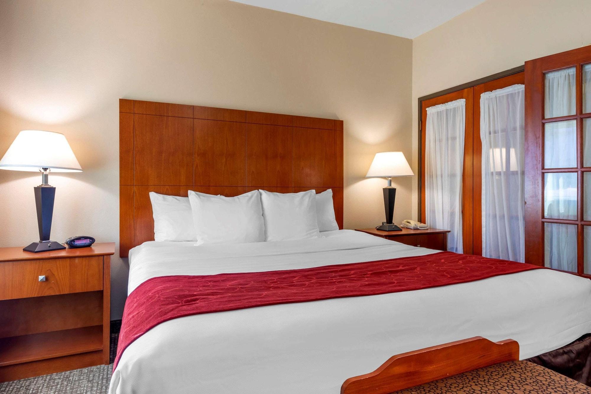 Hotel Comfort North Dallas
