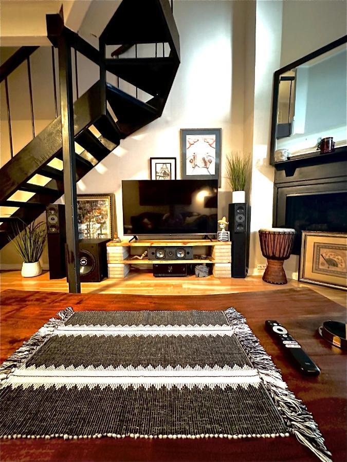Apartment Hifi Sound & Comfort - Uptown / 2-story Loft