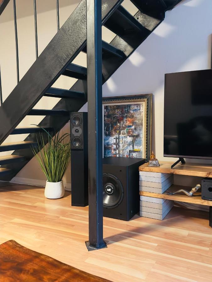 Apartment Hifi Sound & Comfort - Uptown / 2-story Loft *