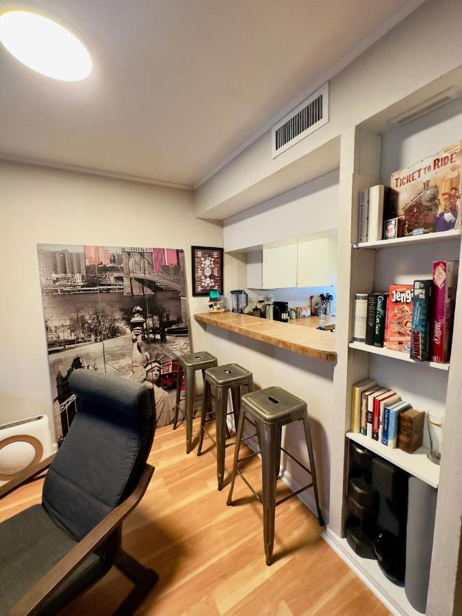 Hifi Sound & Comfort - Uptown / 2-story Loft Apartment Dallas