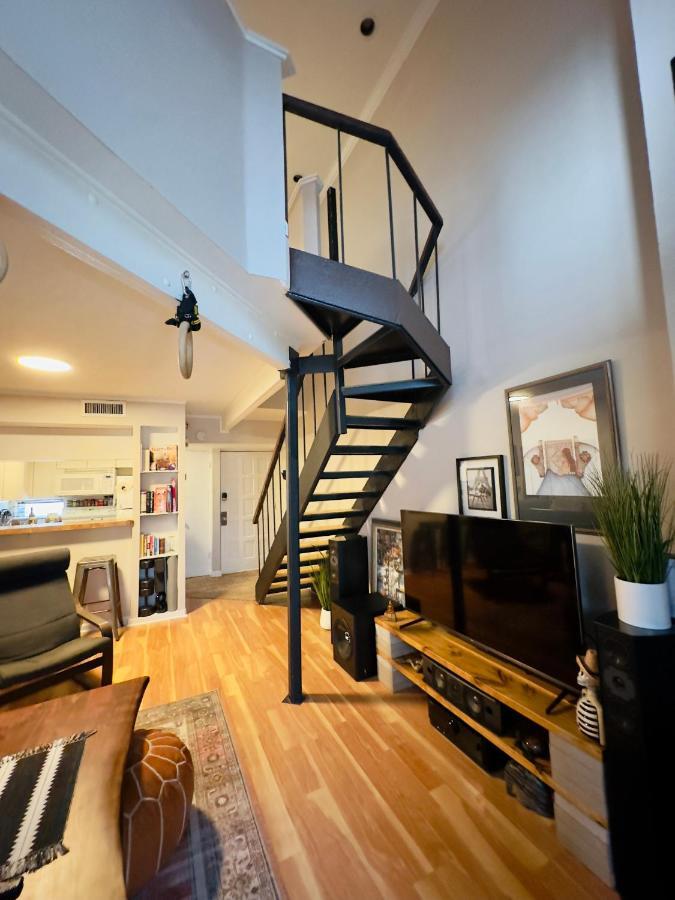 Hifi Sound & Comfort - Uptown / 2-story Loft * Dallas