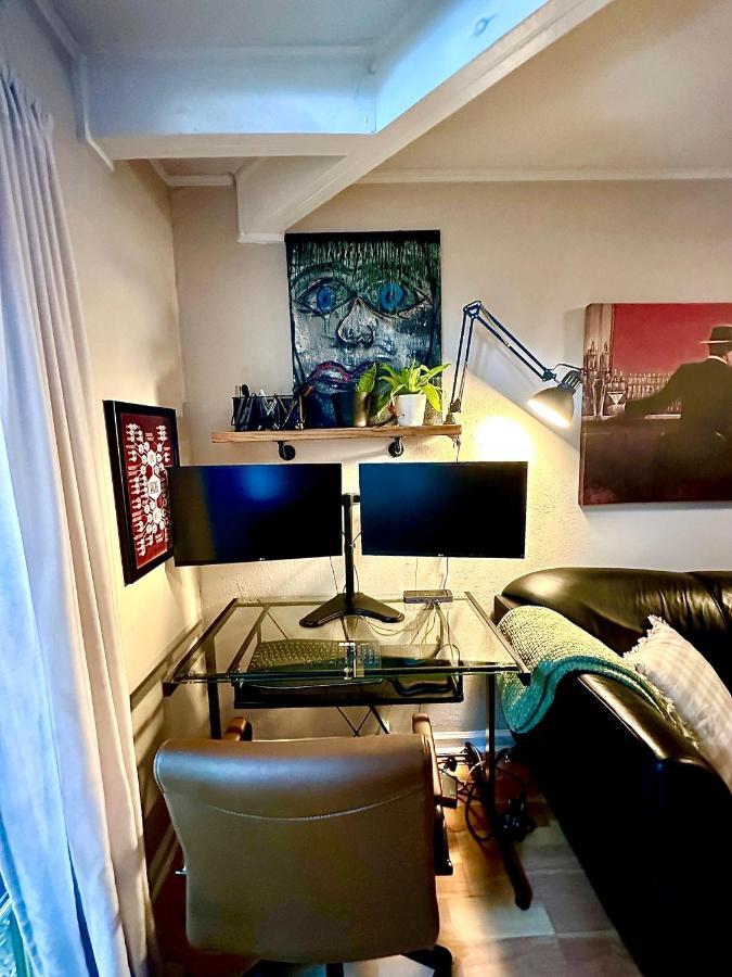Hifi Sound & Comfort - Uptown / 2-story Loft Dallas