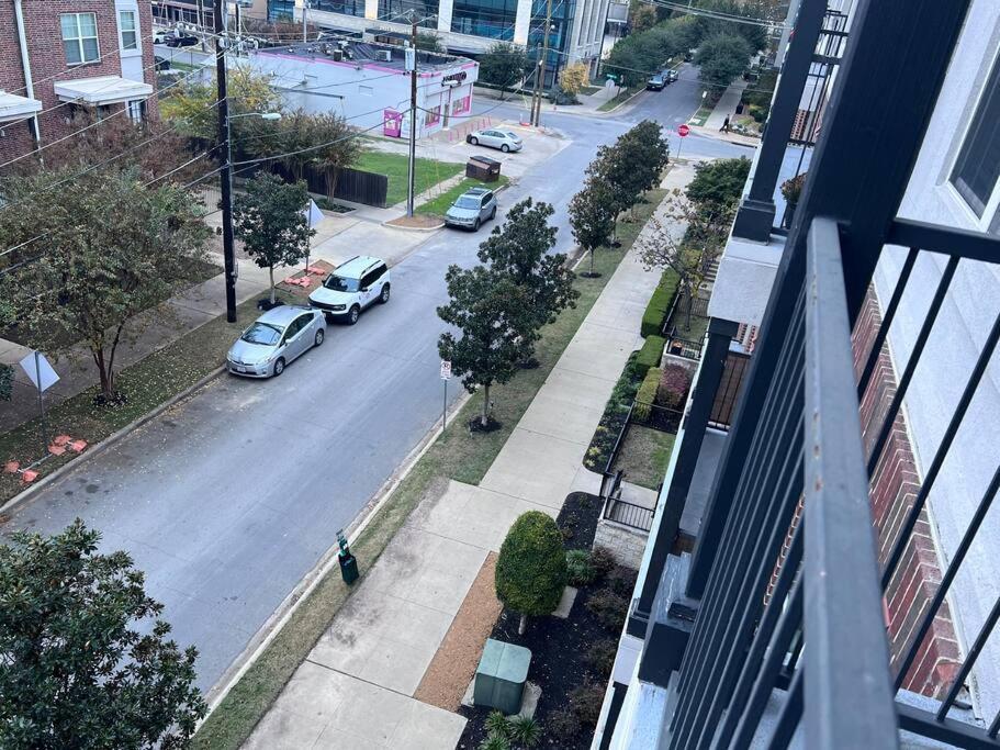 Your 1br And Lr Away From Apartment *