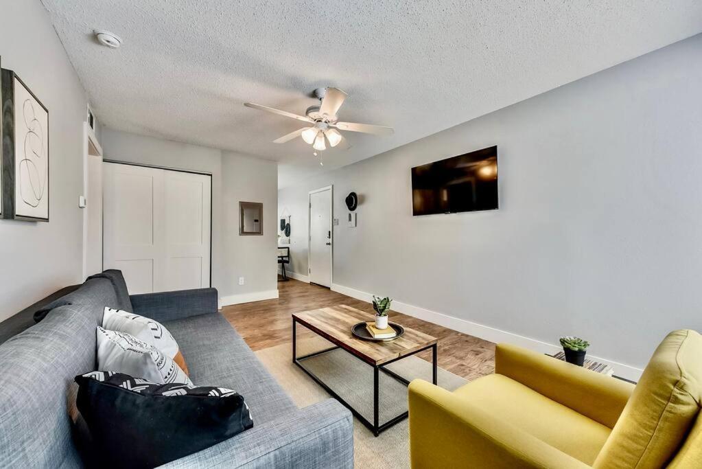 Bright And Cheerful Flat, Near Fair Park Apartment