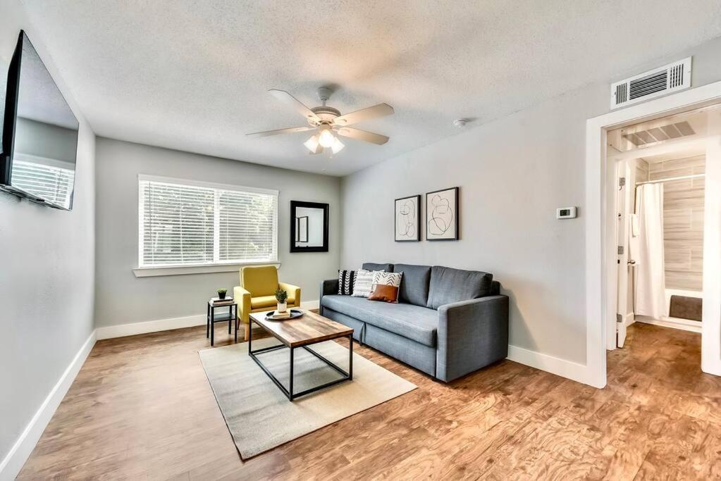 Bright And Cheerful Flat, Near Fair Park *