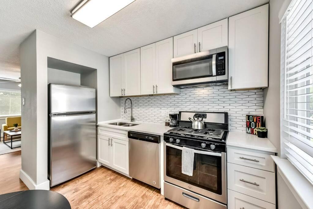 Bright And Cheerful Flat, Near Fair Park *