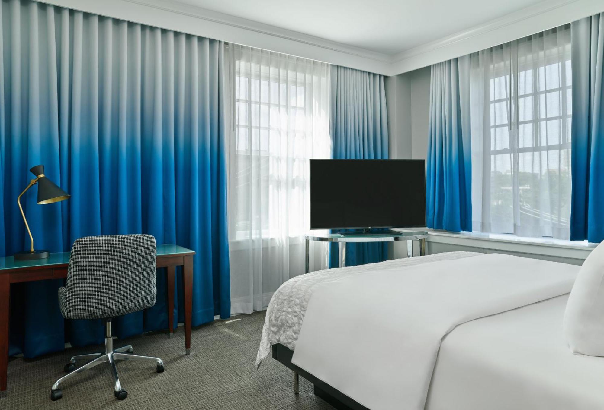 Le Meridien Dallas, The Stoneleigh Hotel 4*