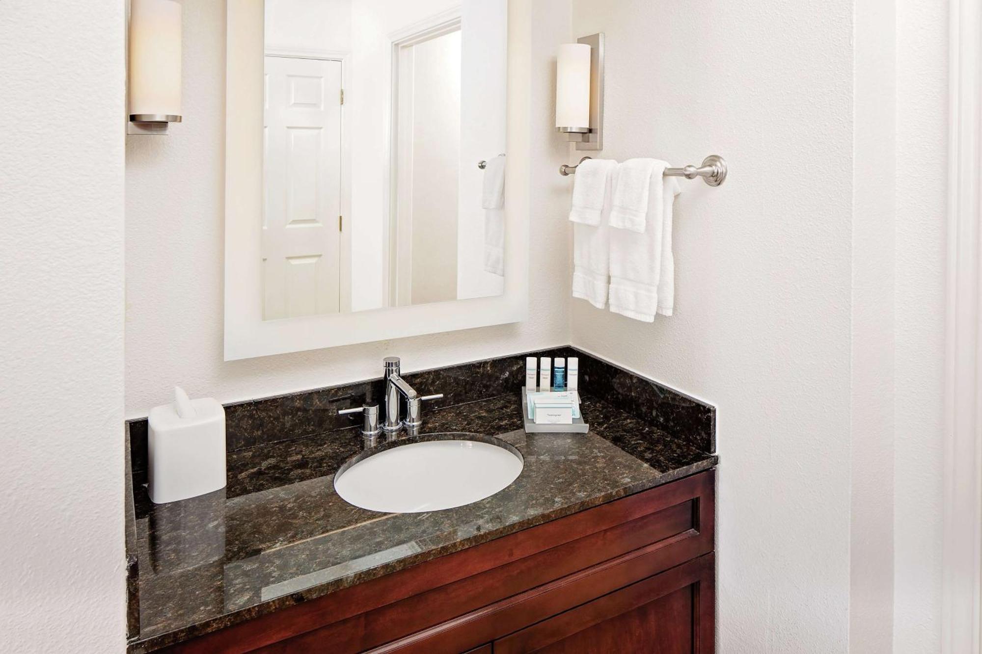 Hotel Homewood By Hilton Market Center Dallas