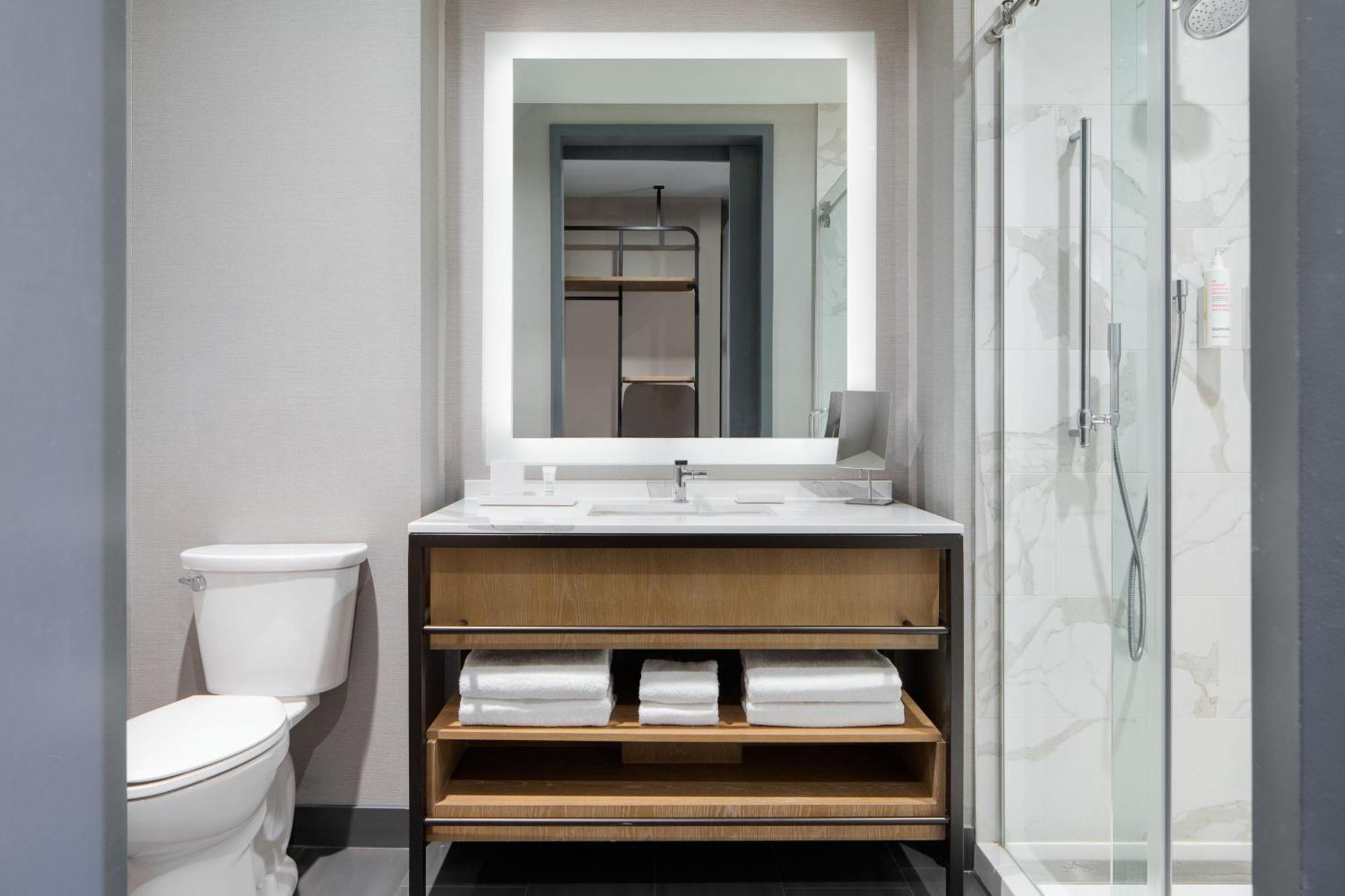 Marriott Uptown Hotel 4*
