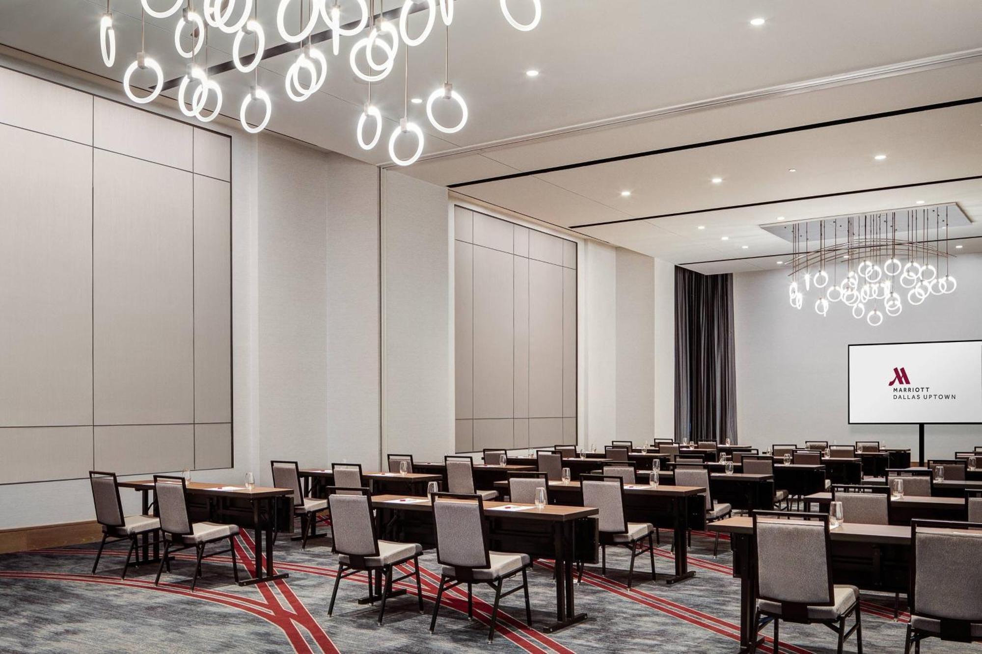 Marriott Uptown Hotel 4*