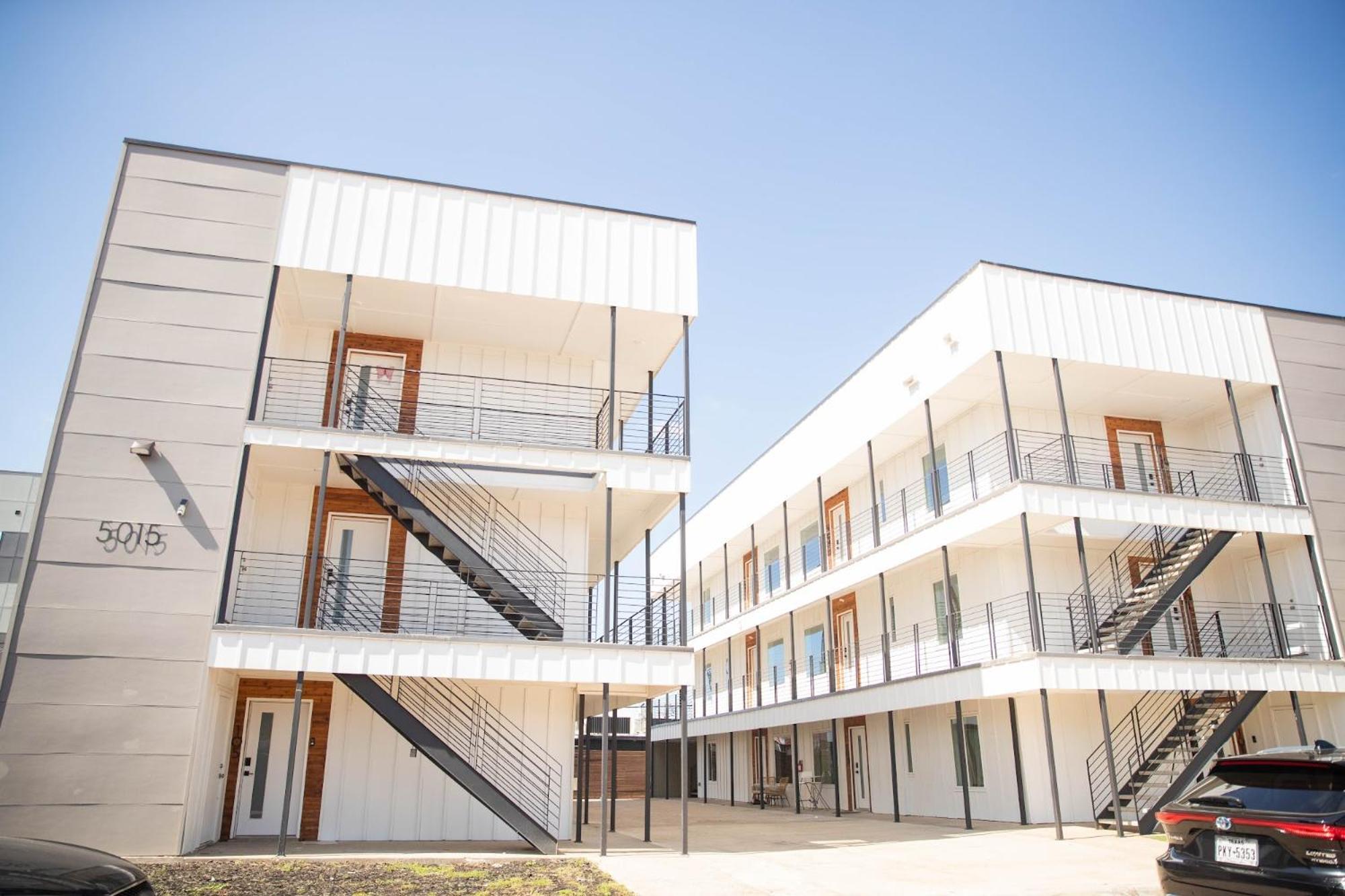 Apartment Chic Champagne 1br1ba-central Retreat