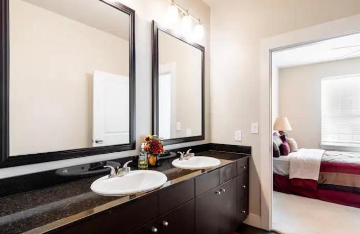 Apartment Your 1br And Lr Away From *