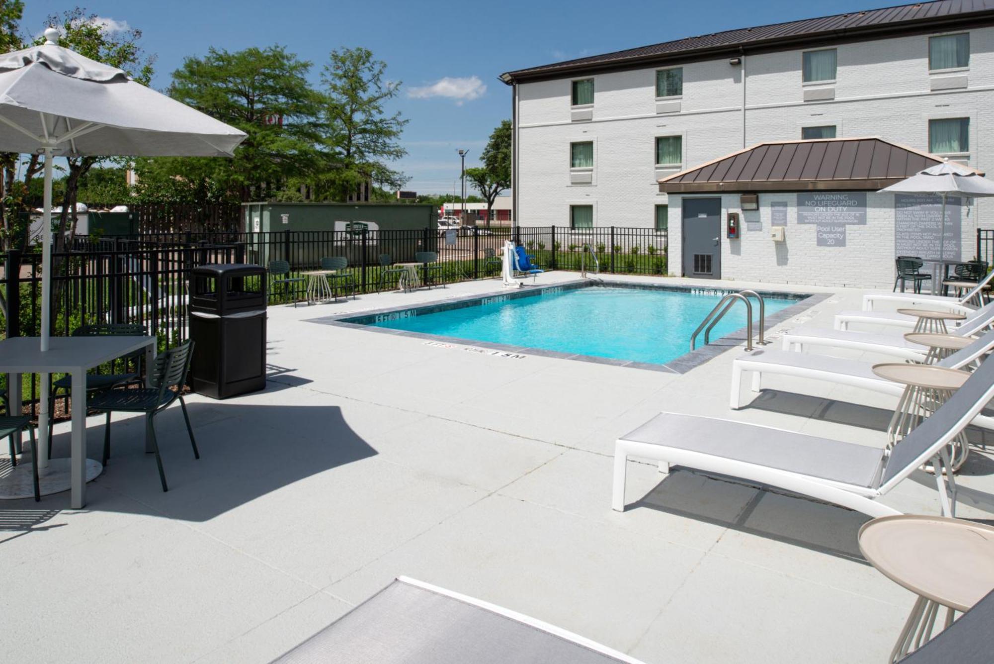 Spark By Hilton Market Center Hotel Dallas