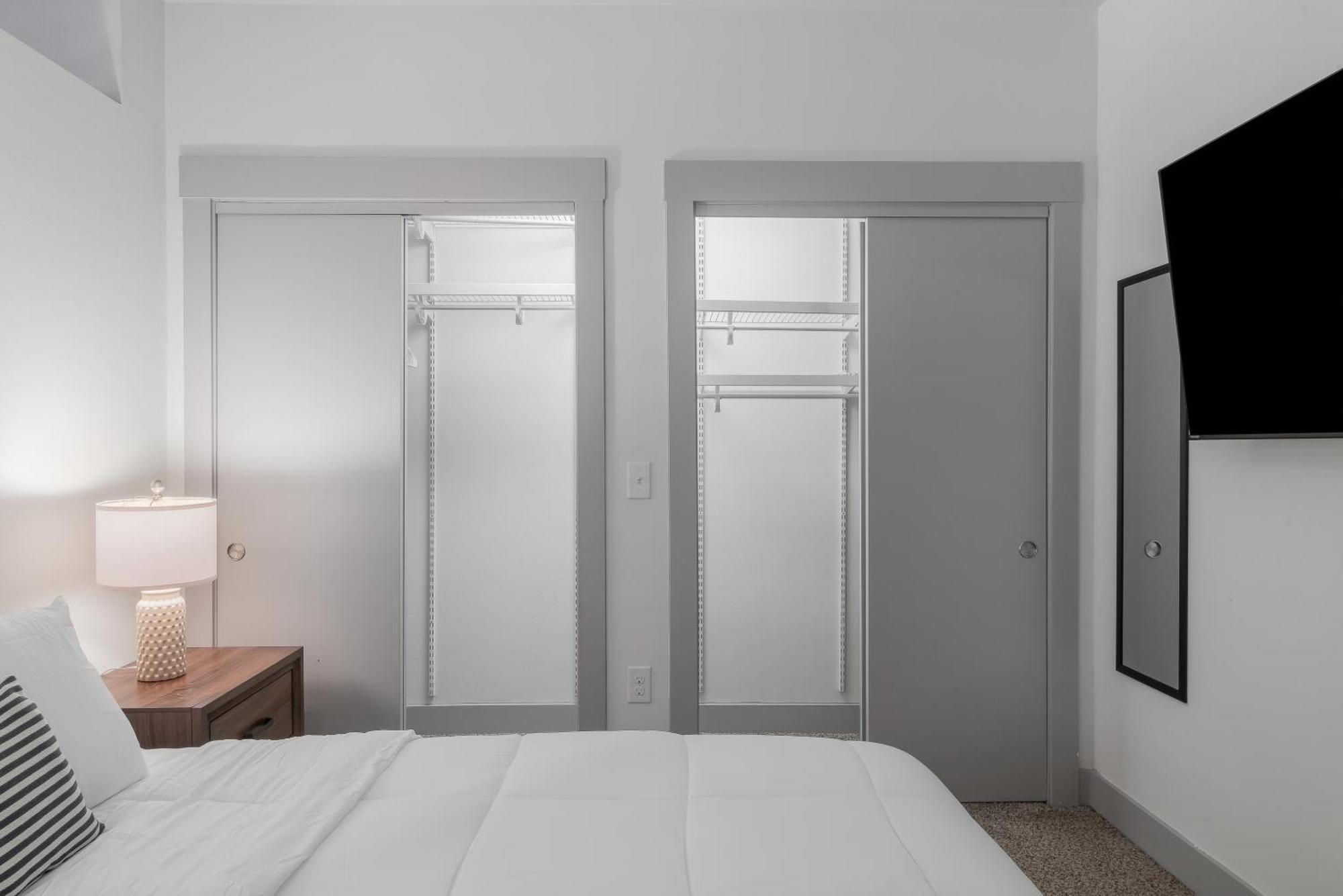 Park West 202 Uptown Haven, Pool, Gym, Parking Apartment Dallas
