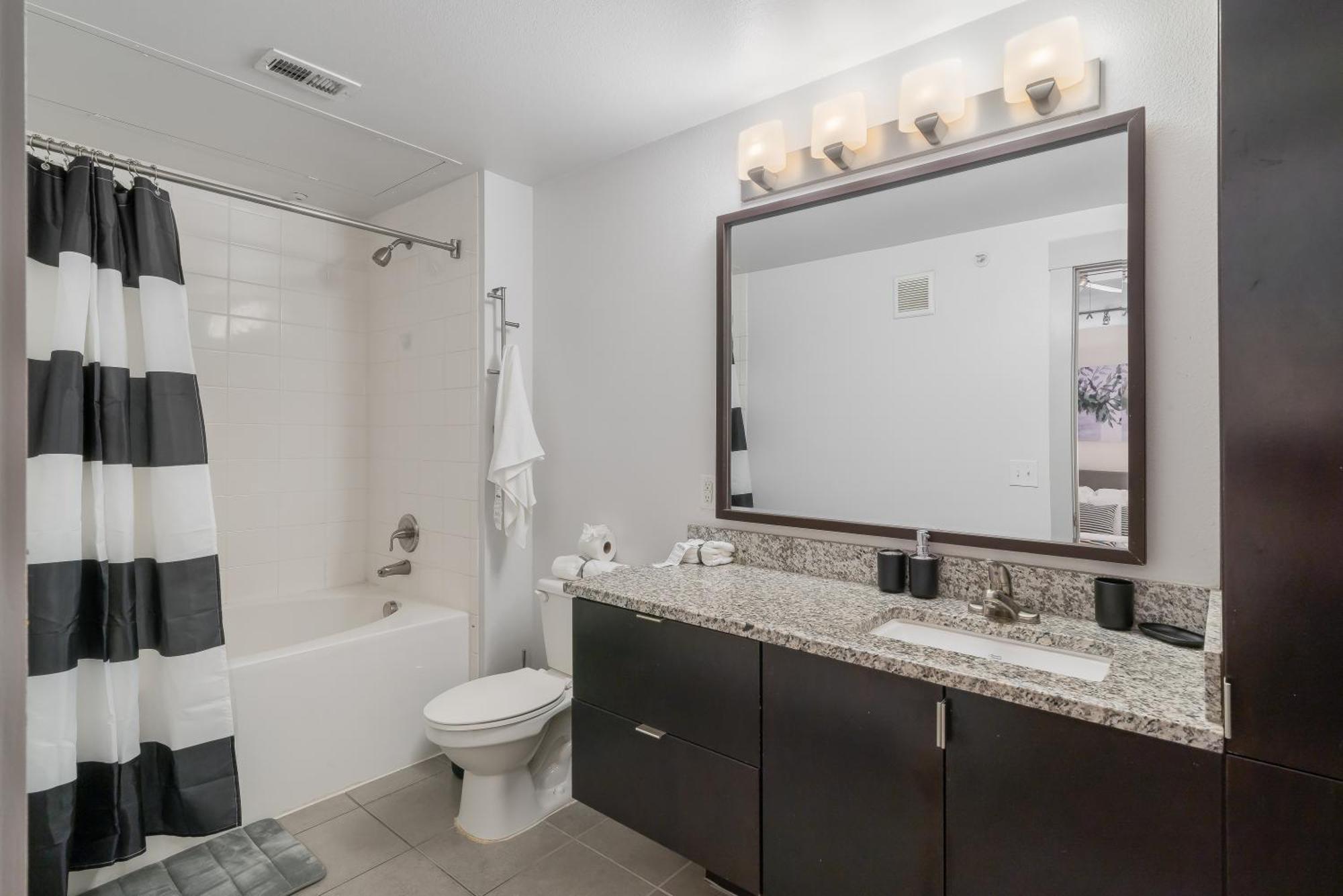 Park West 202 Uptown Haven, Pool, Gym, Parking Dallas