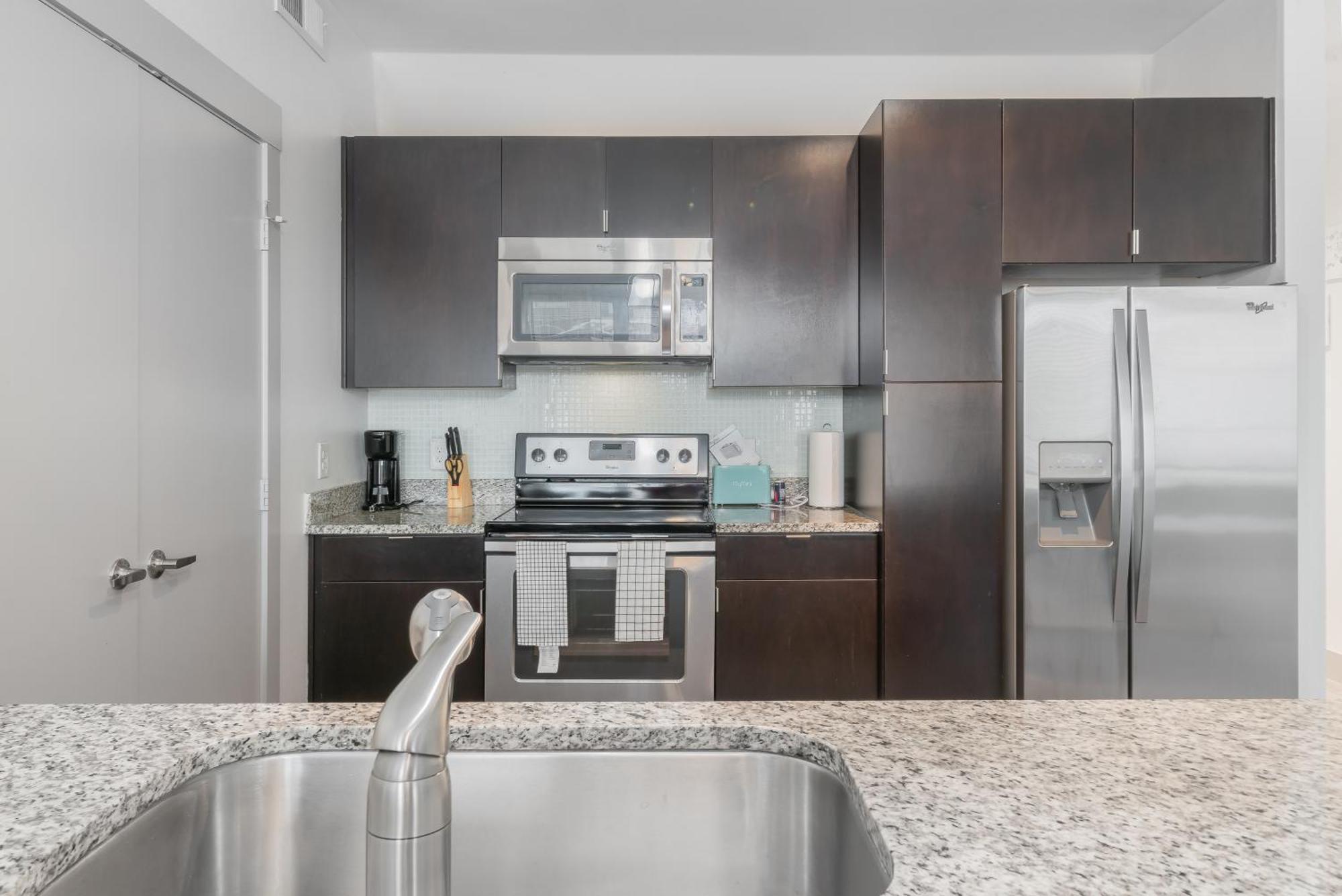 Park West 202 Uptown Haven, Pool, Gym, Parking Dallas