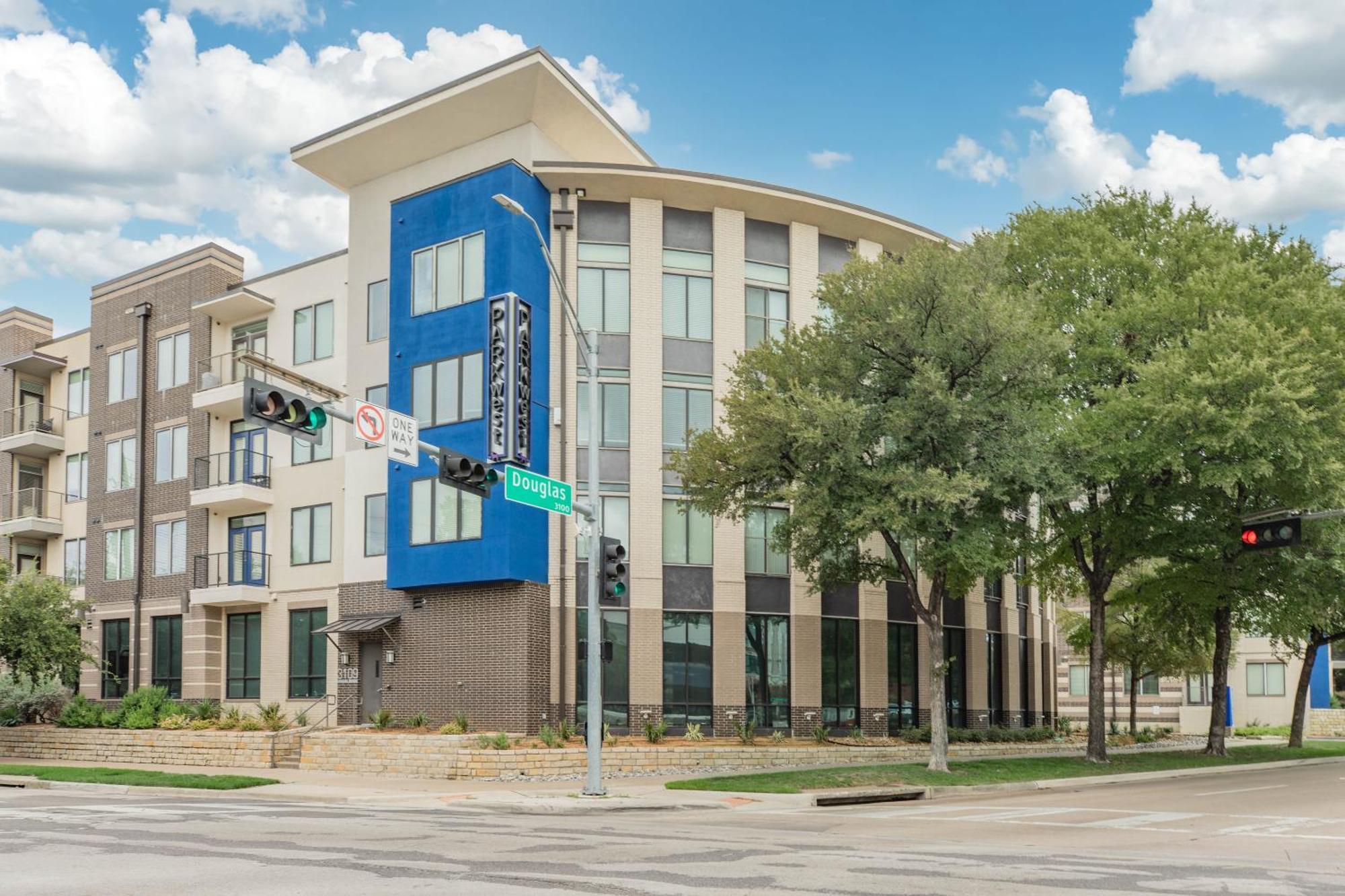 Park West 202 Uptown Haven, Pool, Gym, Parking * Dallas