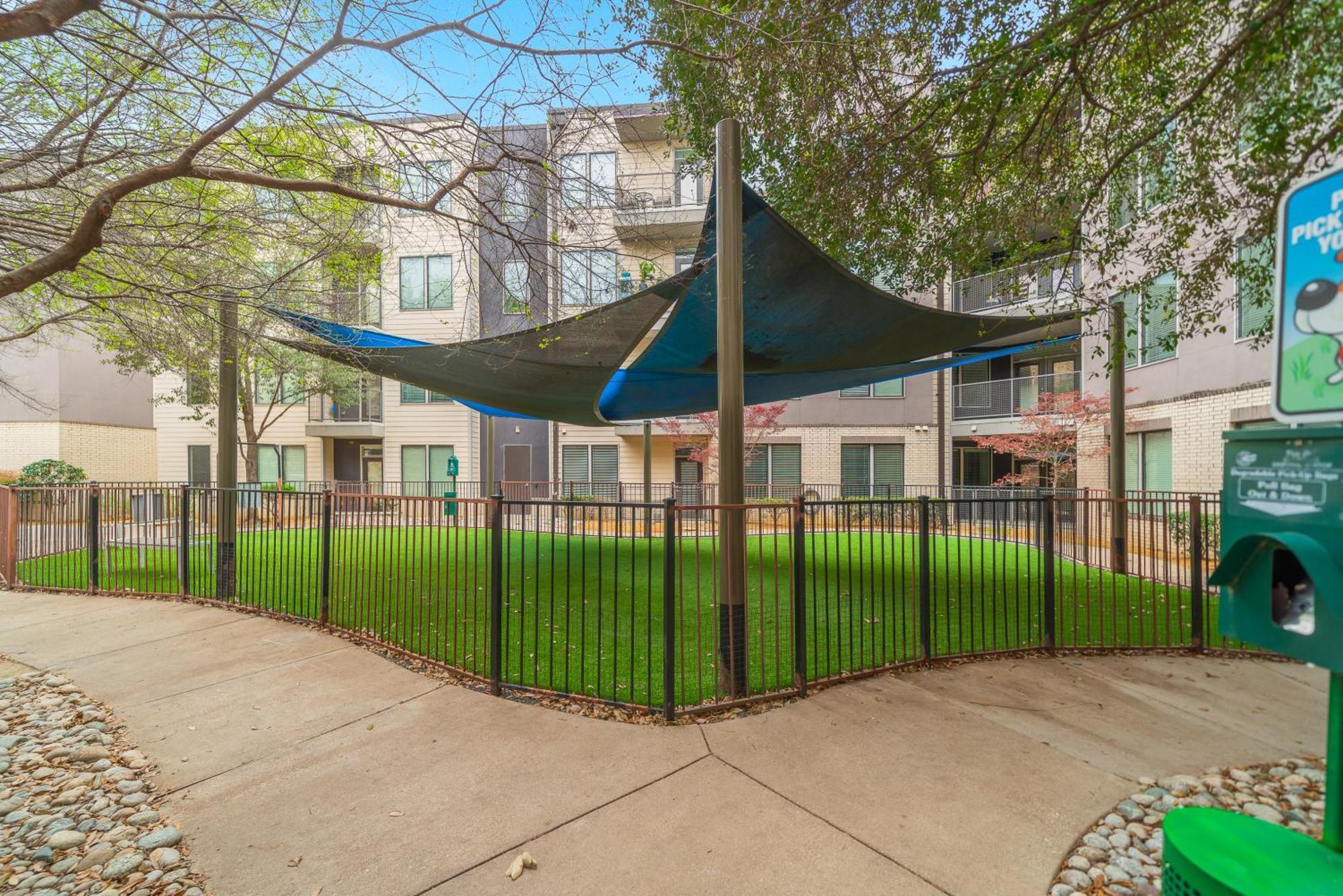 Park West 202 Uptown Haven, Pool, Gym, Parking Apartment Dallas