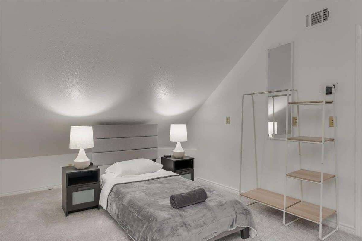 Gem 5 Bedrooms With Pool Game * Dallas