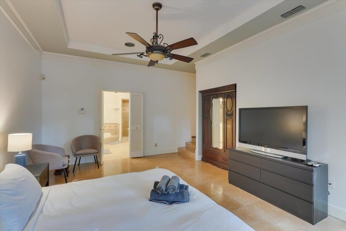 Holiday home Gem 5 Bedrooms With Pool Game Dallas