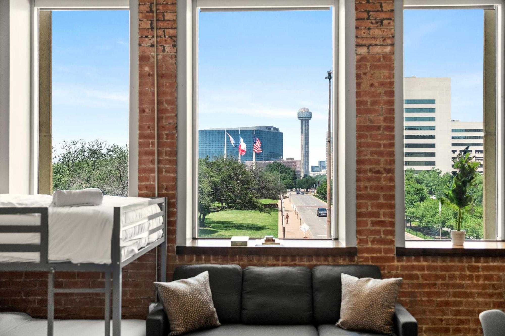Apartment Stunning Downtown With Pool, Laundry, Parking Dallas