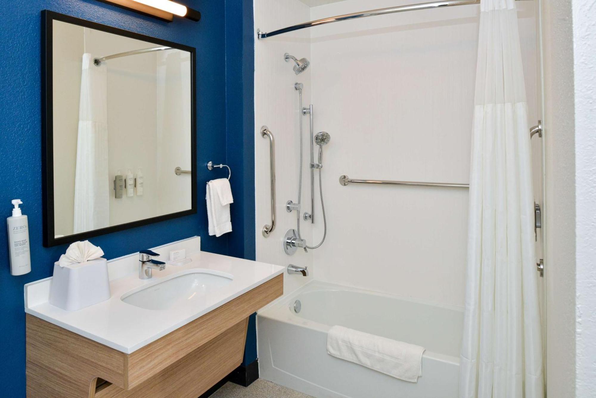 Hotel Spark By Hilton Market Center Dallas