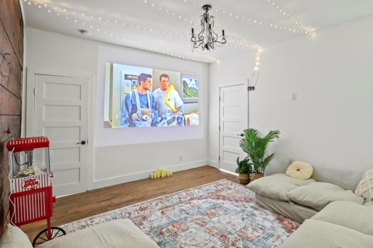 Bishop Boho Movie House Holiday home *