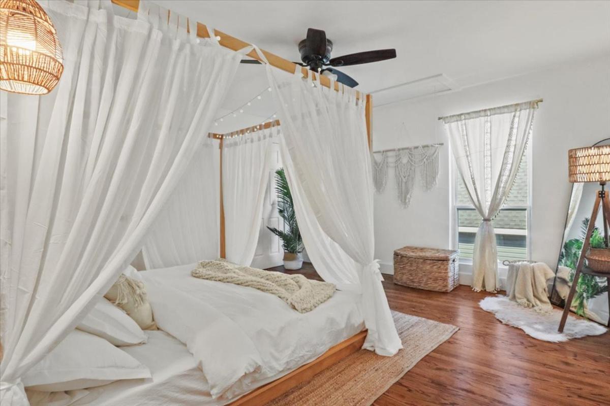 Bishop Boho Movie House Holiday home Dallas
