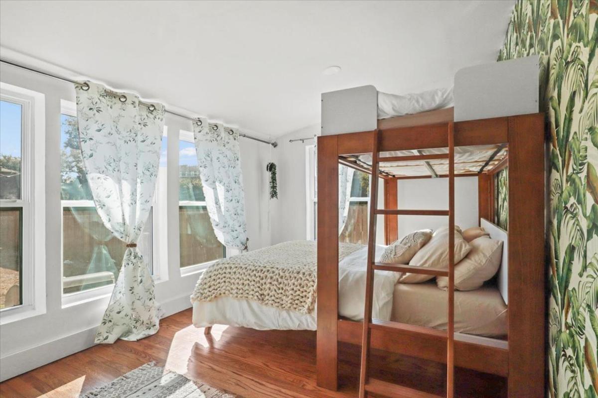 Bishop Boho Movie House Holiday home Dallas