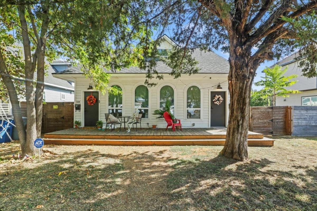 Bishop Boho Movie House Holiday home