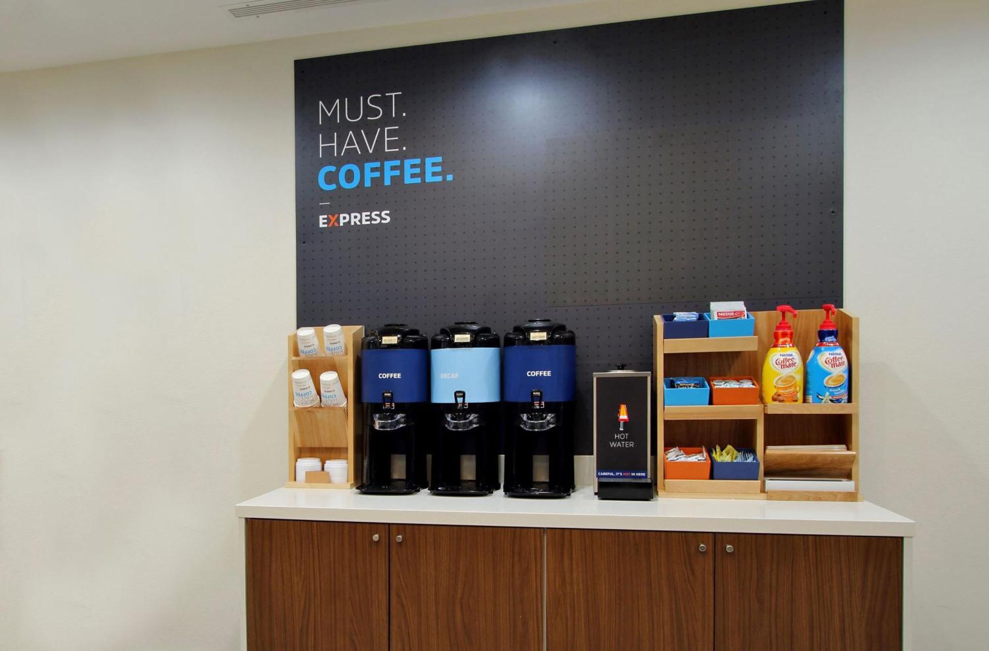 Hotel Express Market Center By Ihg Dallas