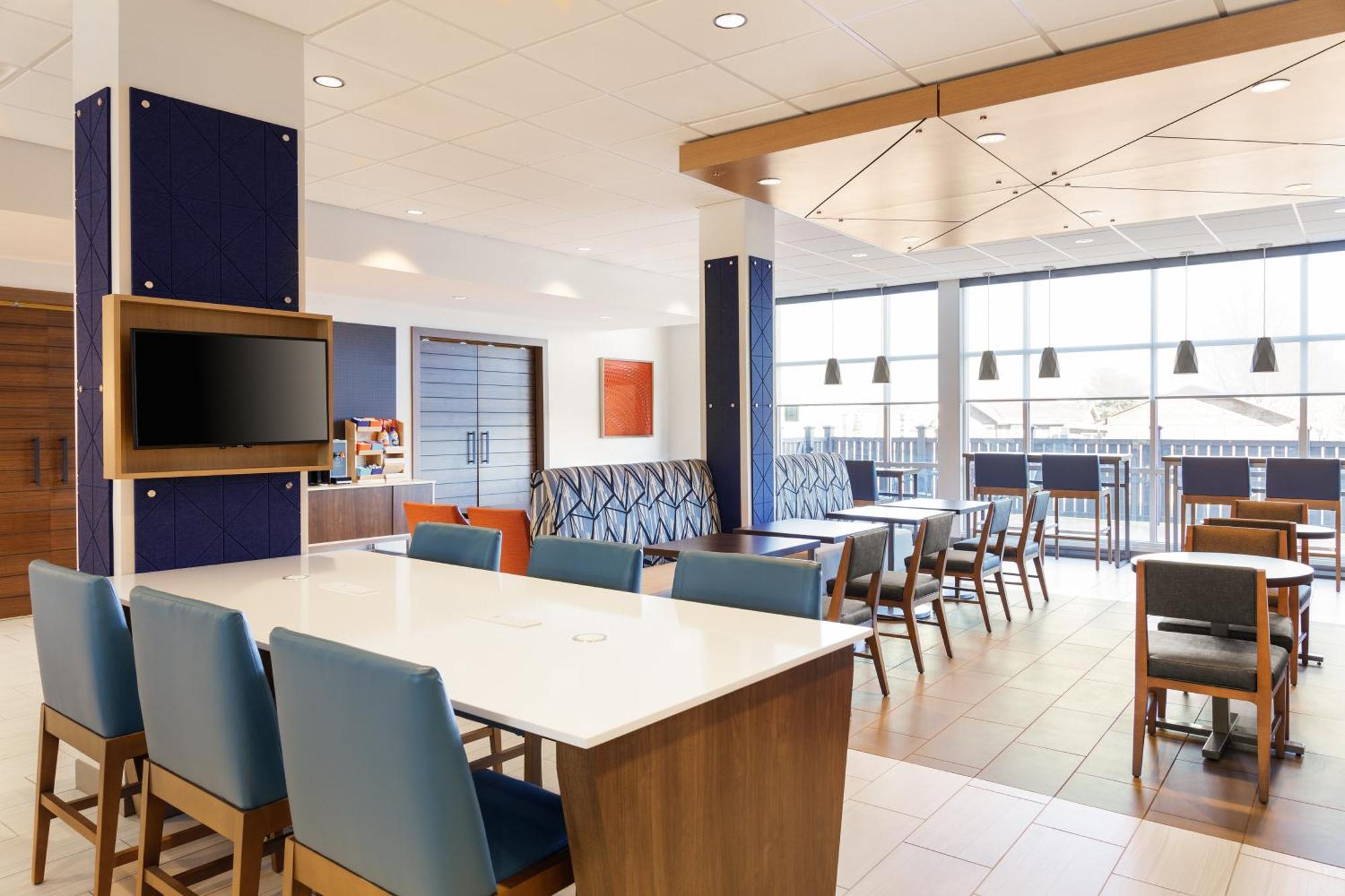 Express Market Center By Ihg Hotel