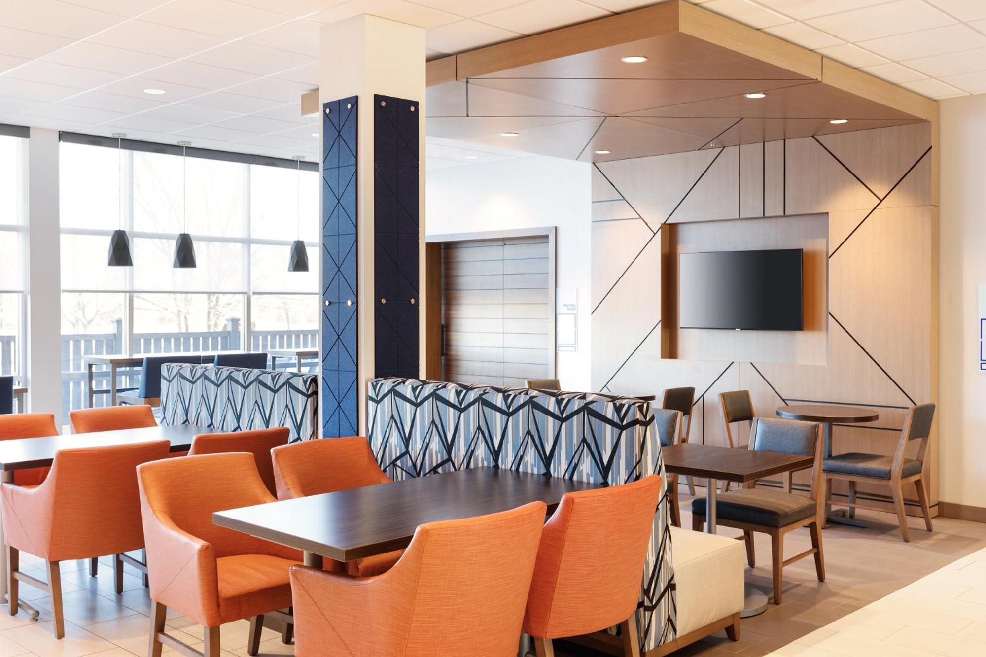 Express Market Center By Ihg Hotel