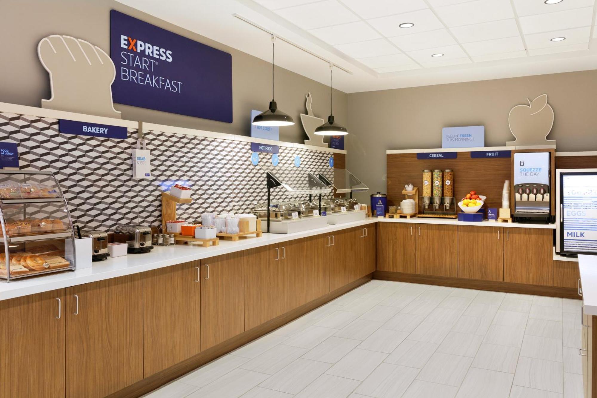 Hotel Express Market Center By Ihg 3*