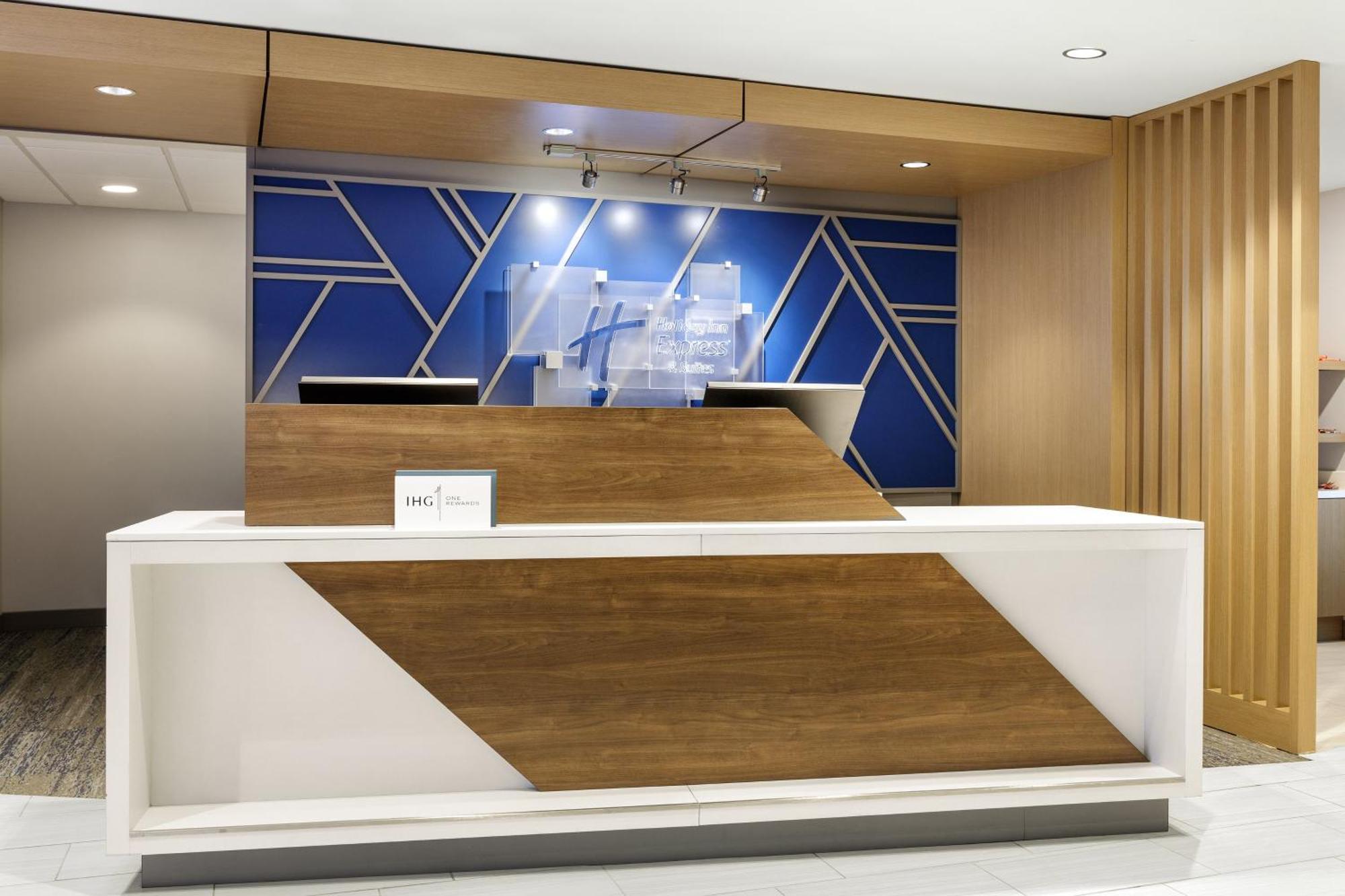 Express Market Center By Ihg 3*