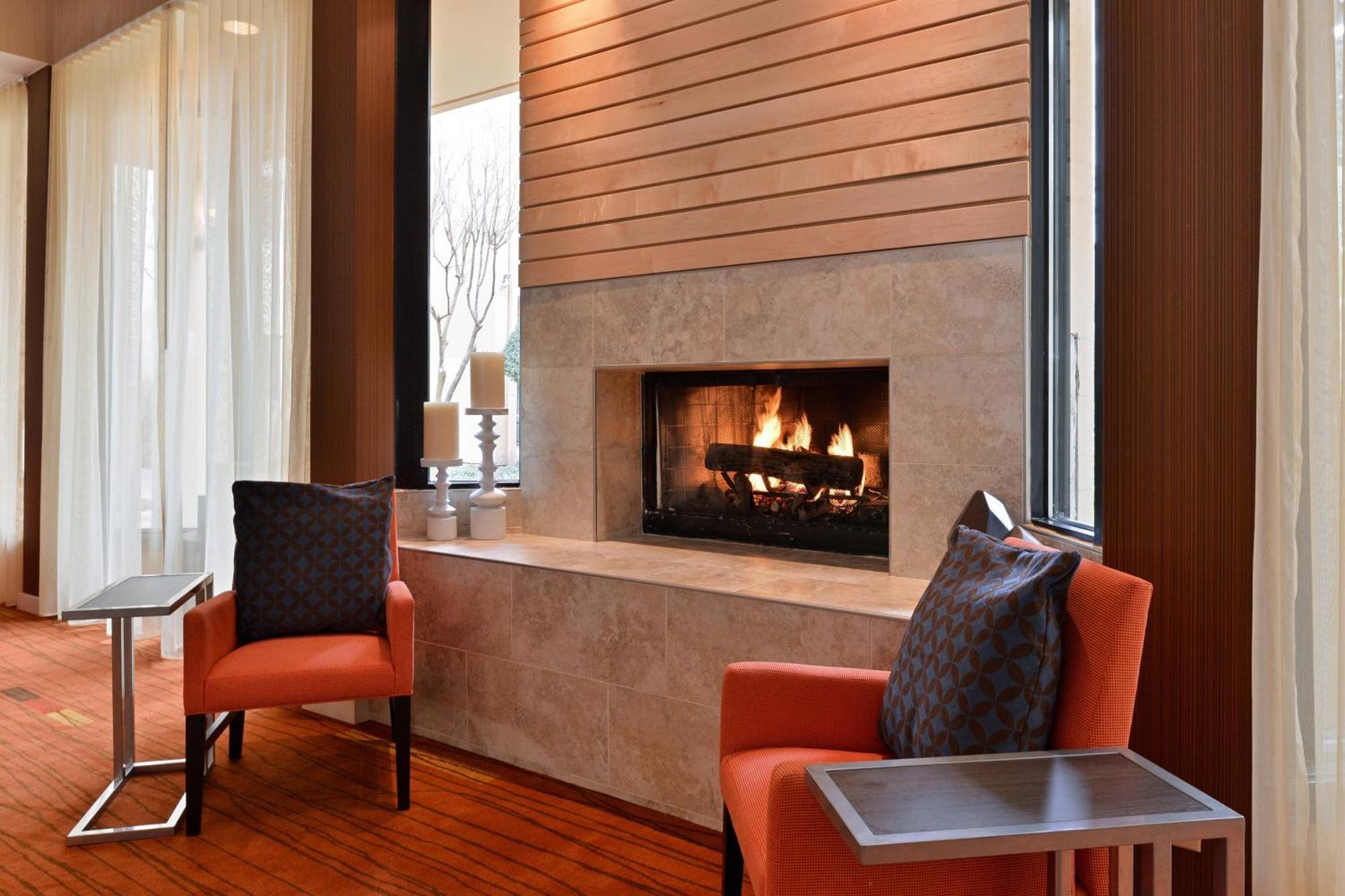 Courtyard By Marriott Northwest Hotel