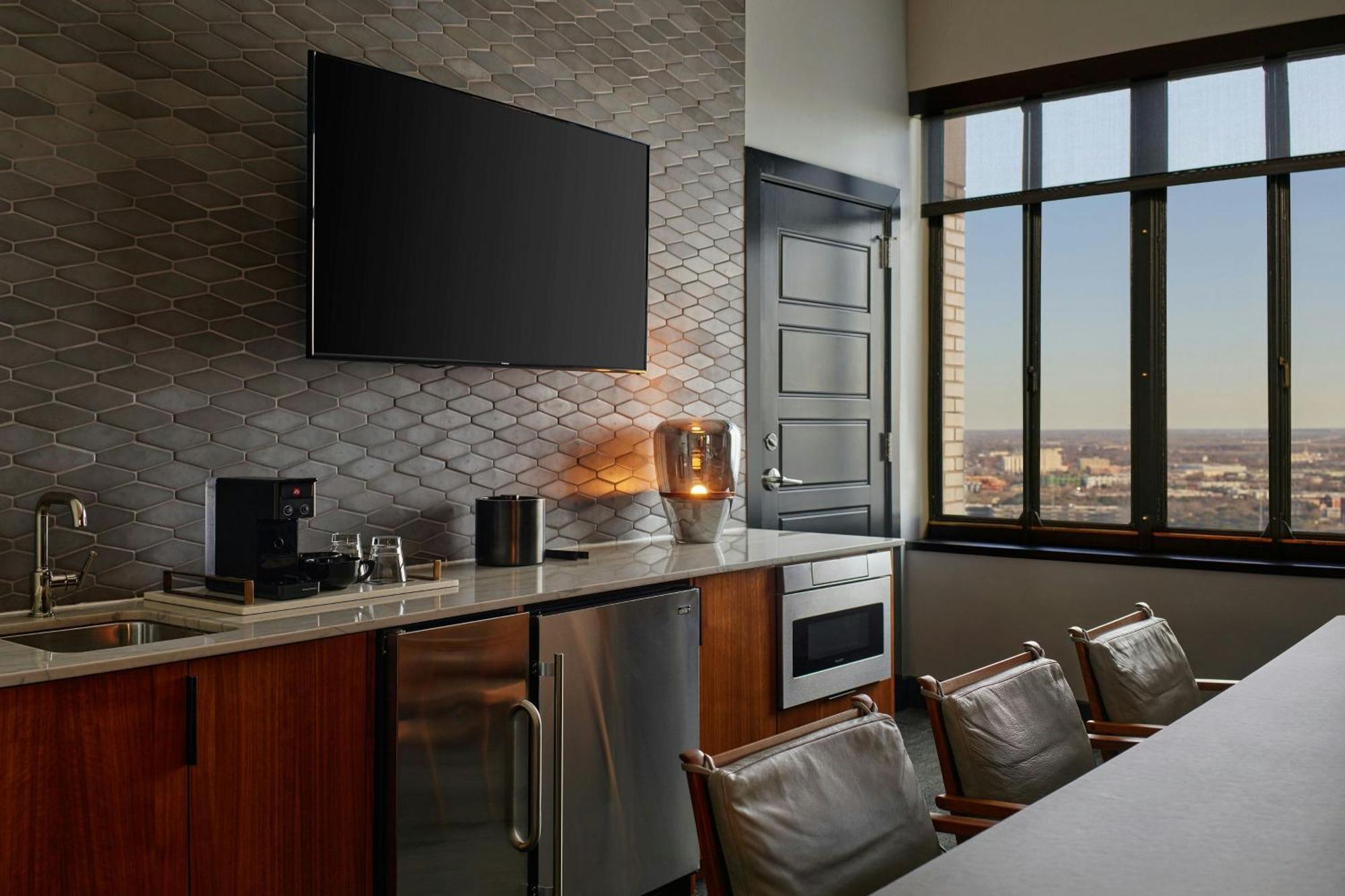 Hotel Renaissance Saint Elm Downtown Dallas