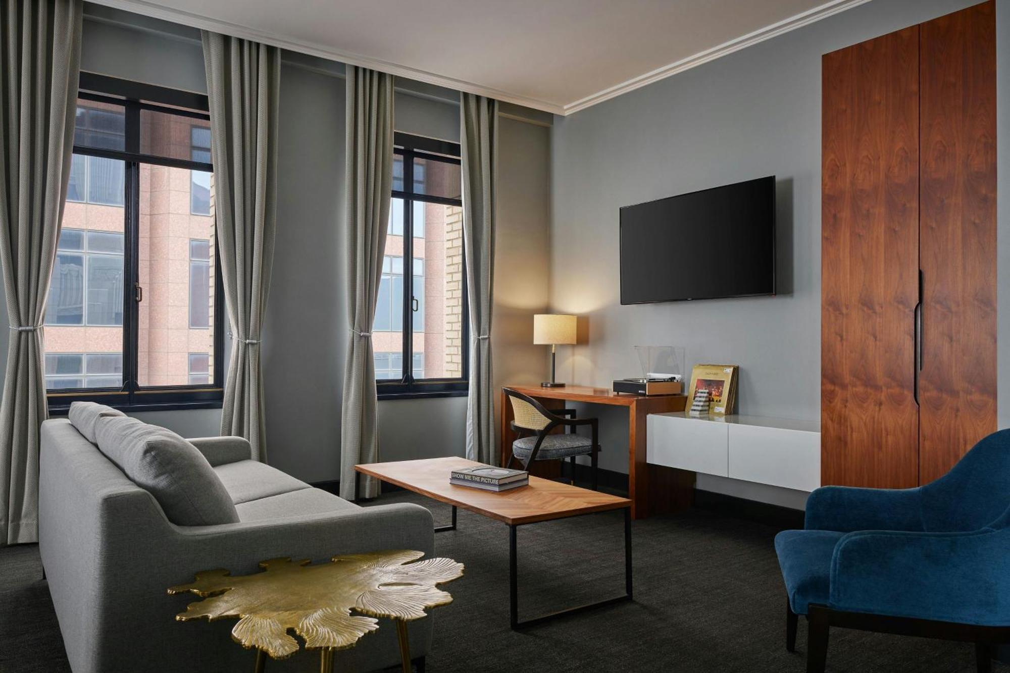 Renaissance Saint Elm Downtown Hotel