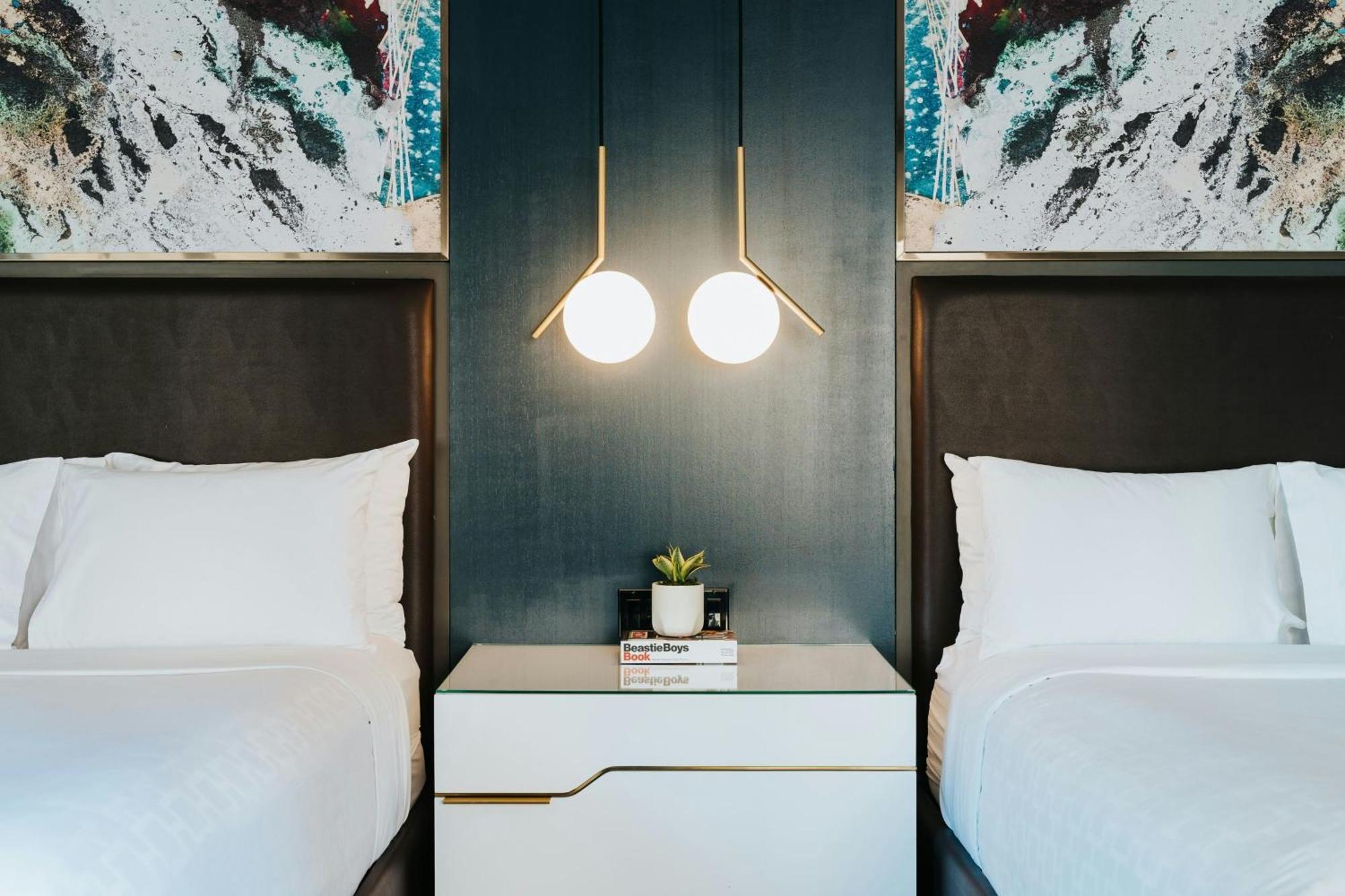 Hotel Renaissance Saint Elm Downtown 4*