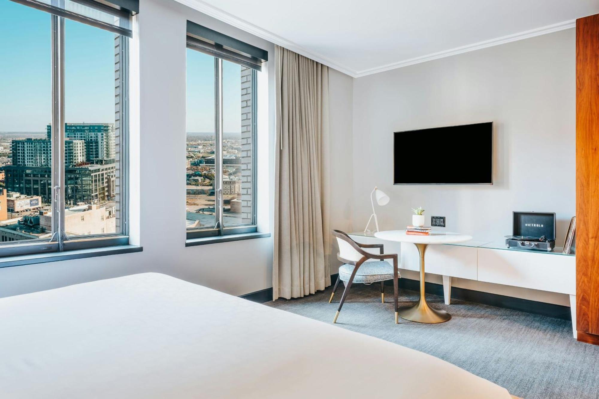 Hotel Renaissance Saint Elm Downtown