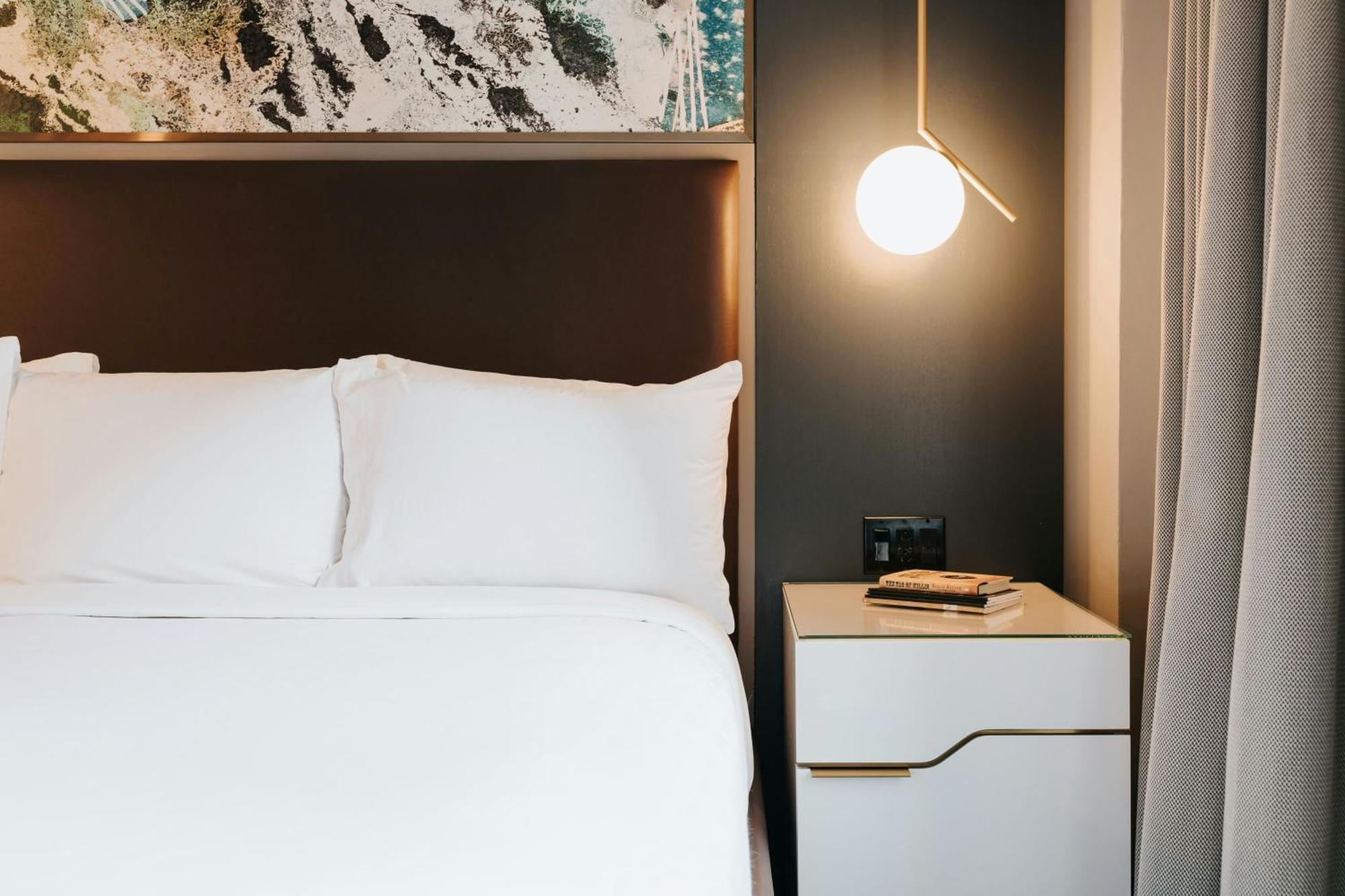 Hotel Renaissance Saint Elm Downtown 4*