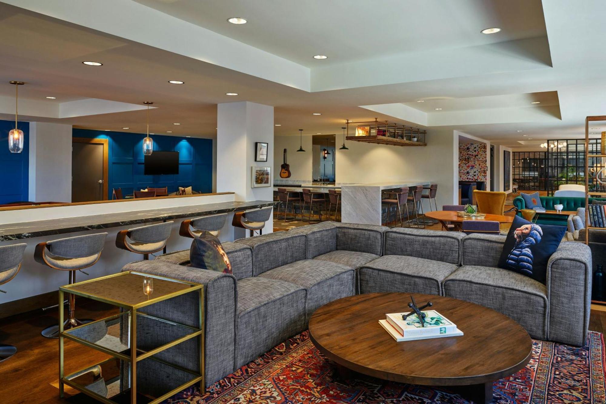 Hotel Renaissance Saint Elm Downtown 4*
