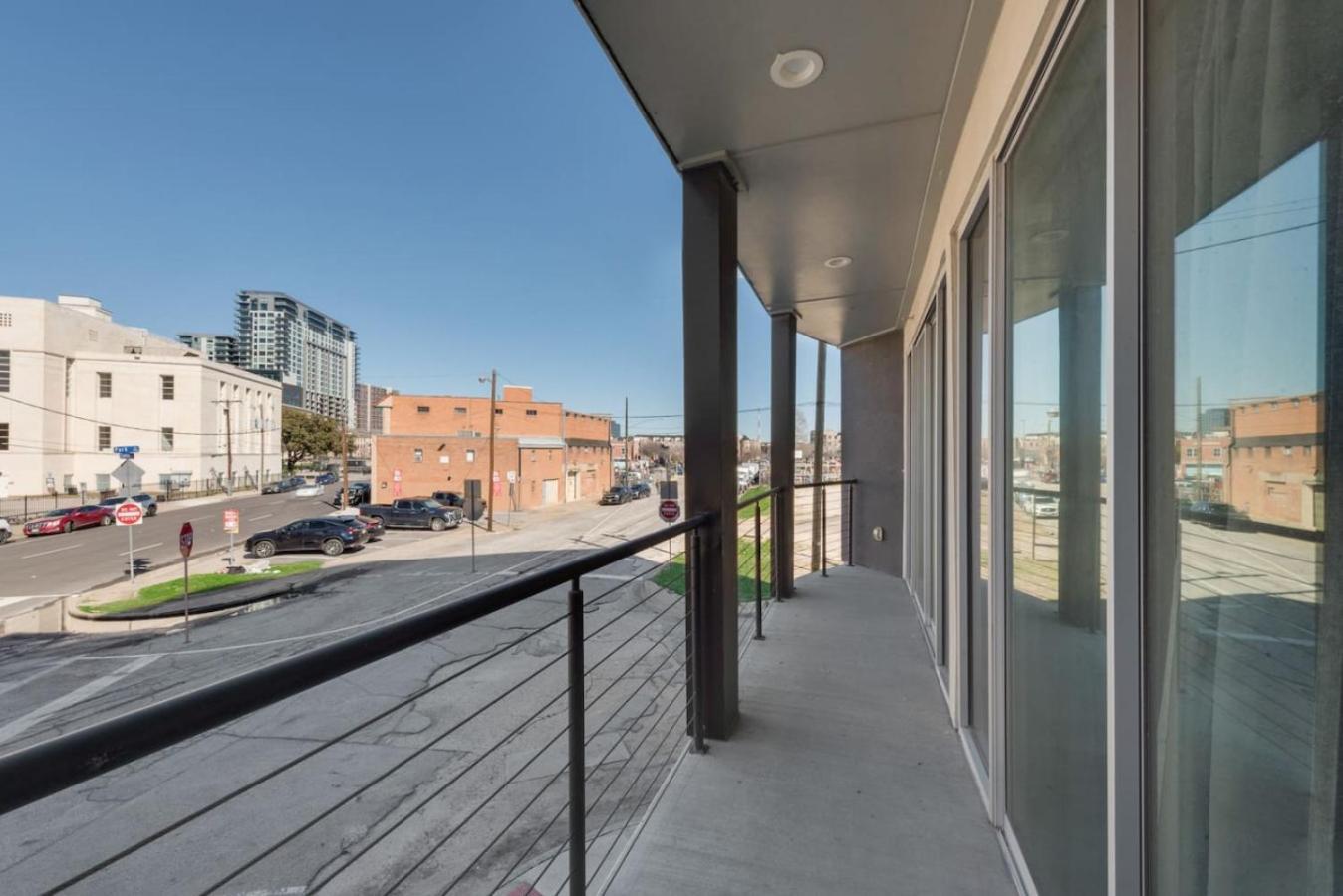 Urban 2br I Parking I King Bed I Workspace Apartment Dallas