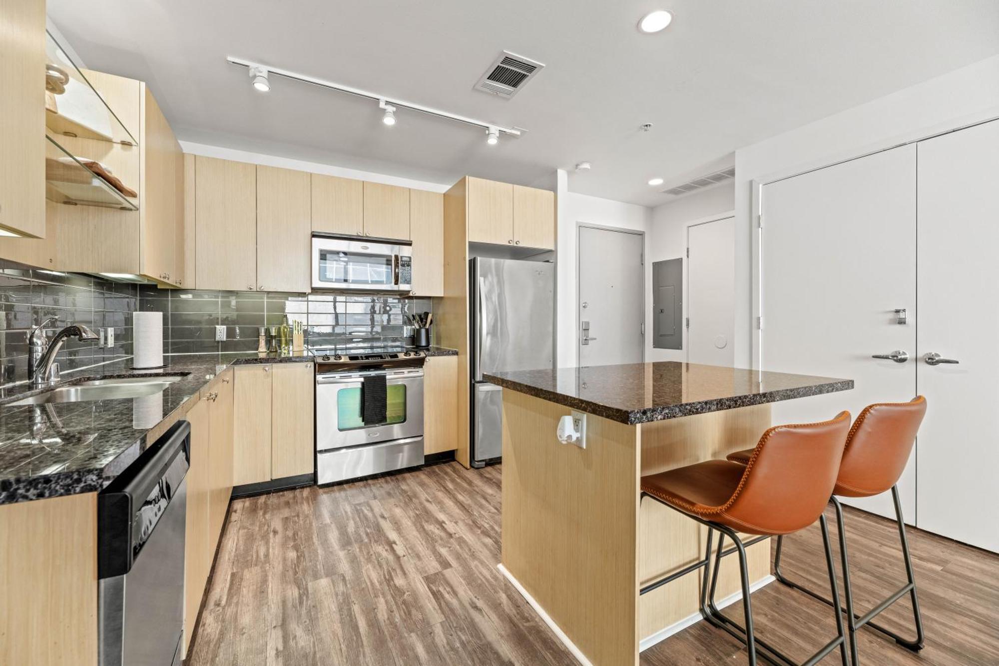 Apartment Modern Downtown View High-rise With Balcony, Gym, Pool, Free Parking 7th Floor Dallas