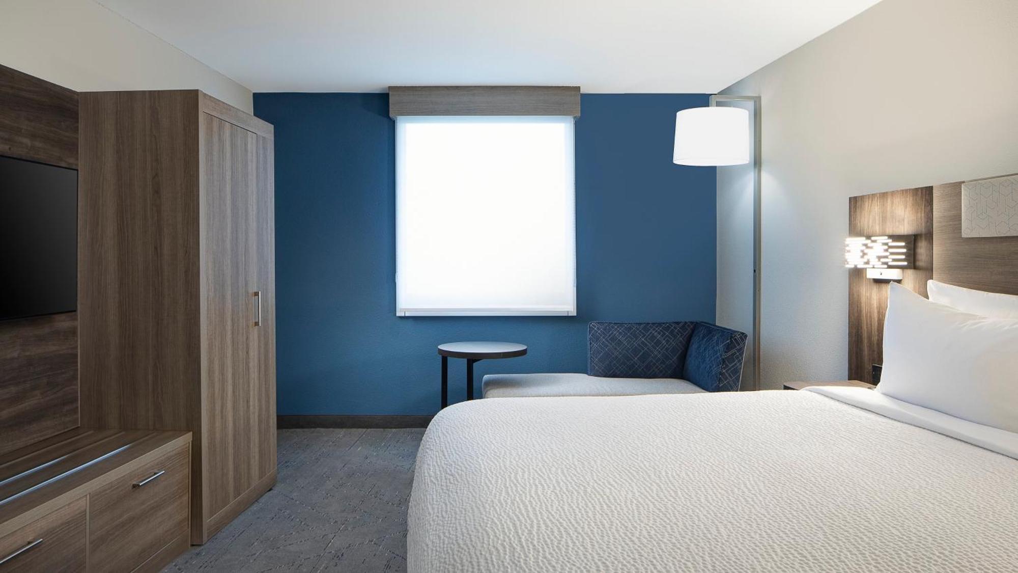Express Market Center By Ihg Hotel 3*