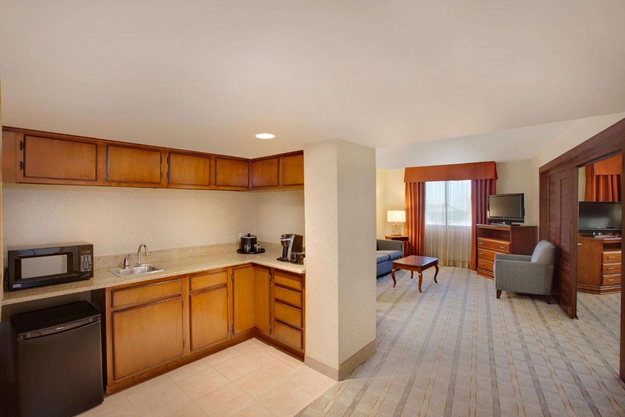 Express Market Center By Ihg 3*