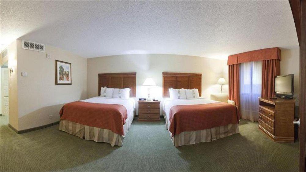 Hotel Express Market Center By Ihg Dallas